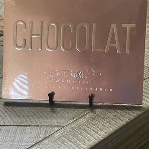 Be Black & White Cosmetics Chocolat 36-Color Palette